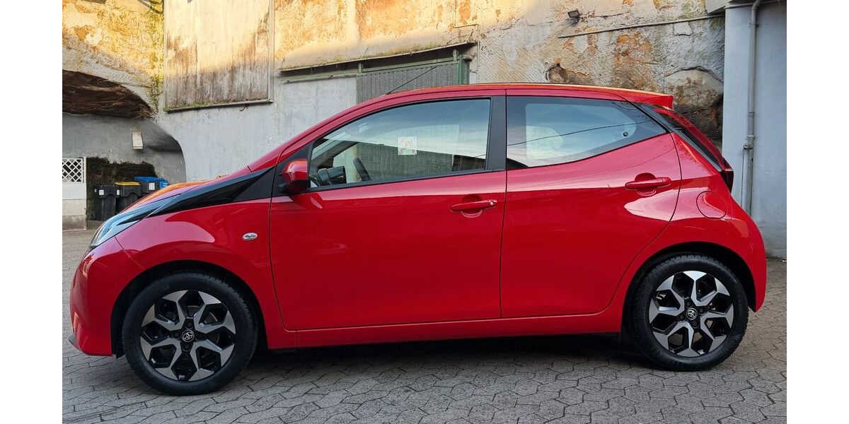 Toyota Aygo (X) 52.000 km 10.500 &euro; Saarbrücken 66117