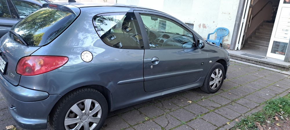 Peugeot 206 211.630 km 1.500 &euro; Homburg 66424