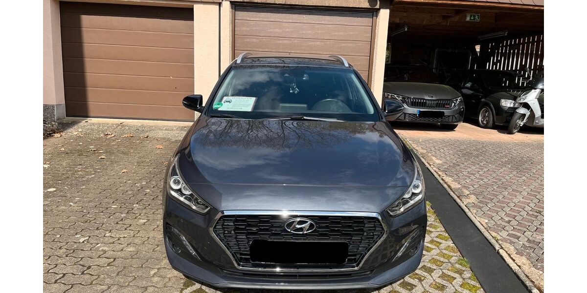 Hyundai i30 64.000 km 16.999 &euro; Großrosseln 66352