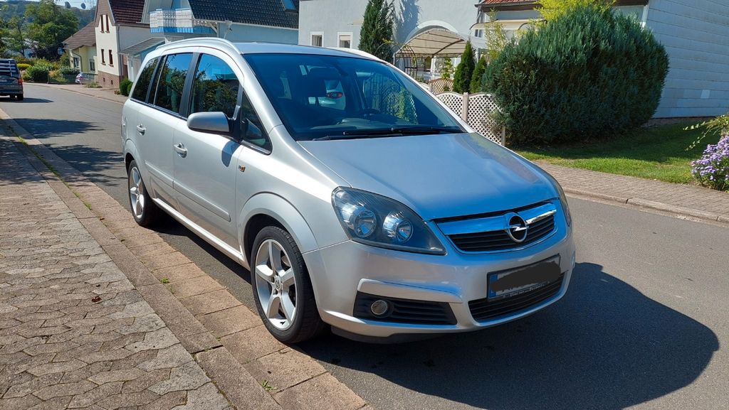 Opel Zafira 220.000 km 3.399 &euro; Illingen 66557