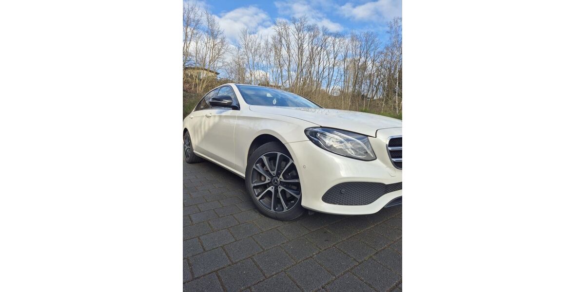 Mercedes-Benz E 220 141.825 km 25.900 &euro; Dillingen 66763